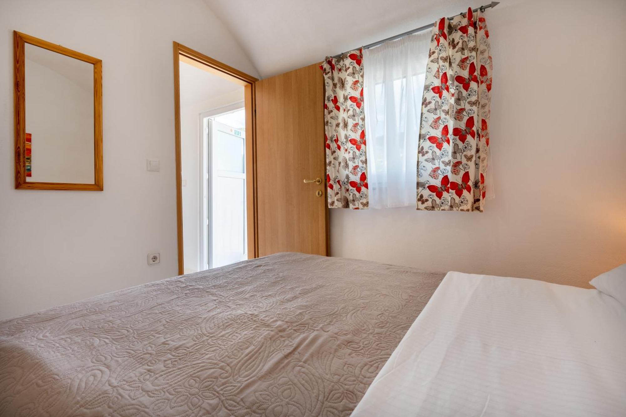 Apartmani Livaja Plano Екстериор снимка