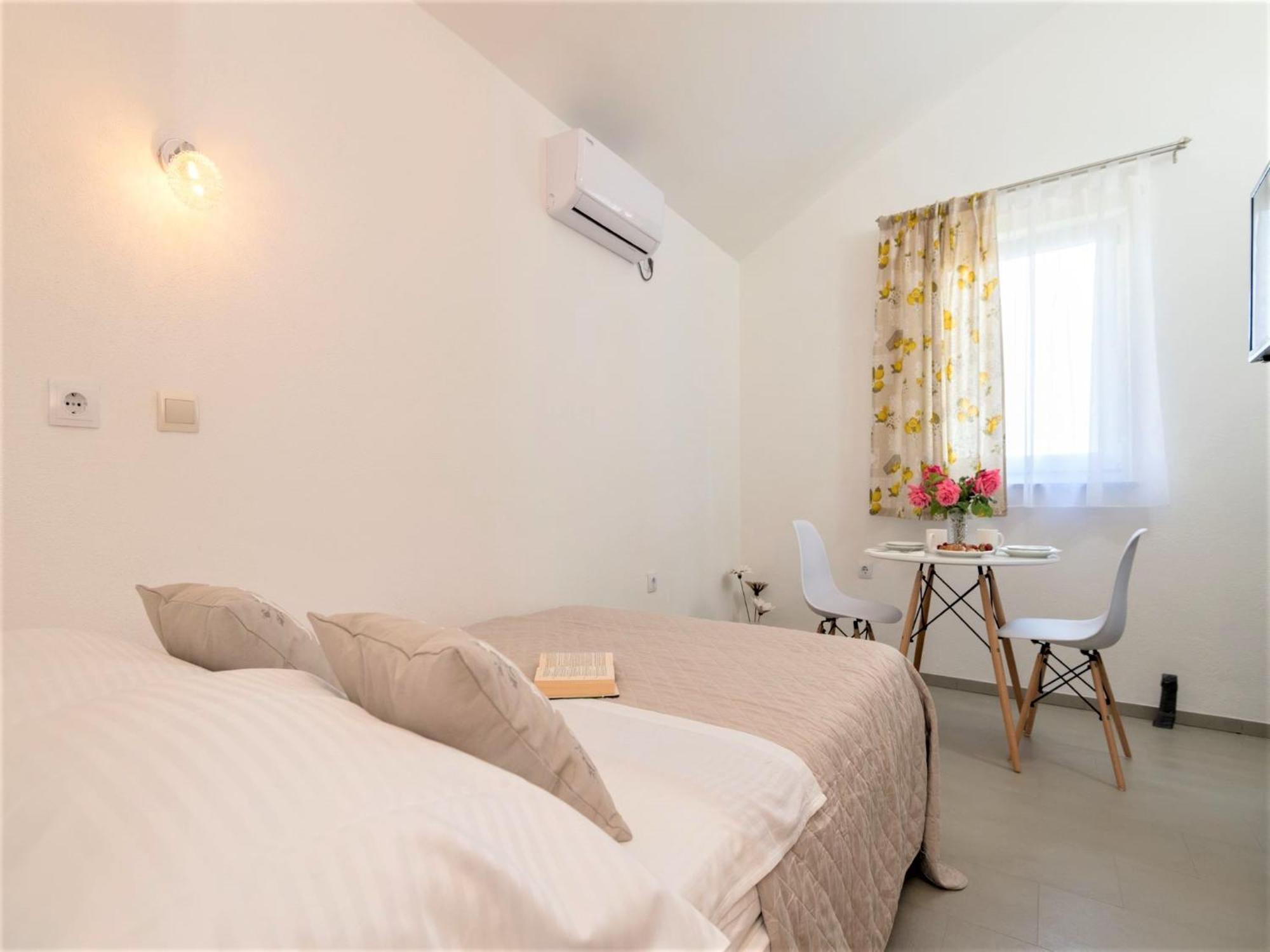 Apartmani Livaja Plano Стая снимка
